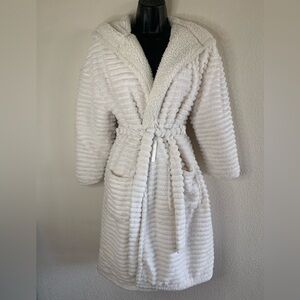 M&S Vertical ribbed Borg Fleece Ivory Hooded Robe Girls size 11/12 Dressing Gown
